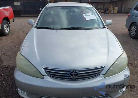 2005 Toyota Camry Le z USA, uszkodzony, nr VIN 4T1BE32K45U505125
